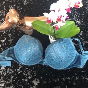 Victoria’s Secret push-up blue bombshell plunge